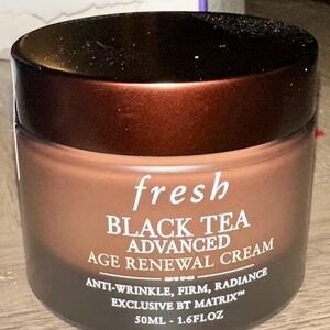 Black tea advanced age, renewal cream